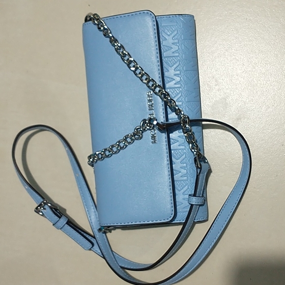 Michael Kors Handbags - 🆕 Michael kors wallet on a chain